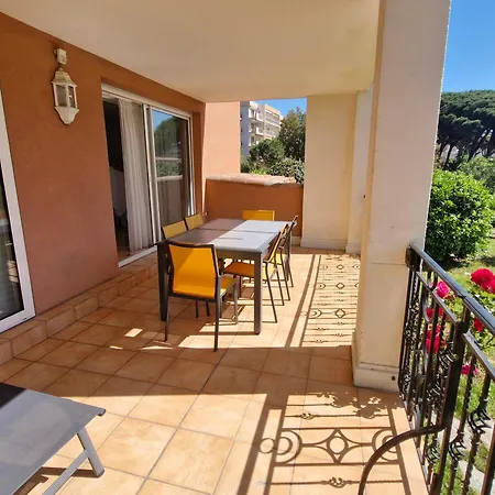 شقة T3 Climatise En Rez-de-jardin, Piscine, Et Centre-ville A Pied - 6 Pers, Ste Maxime - Fr-1-780-42 *
