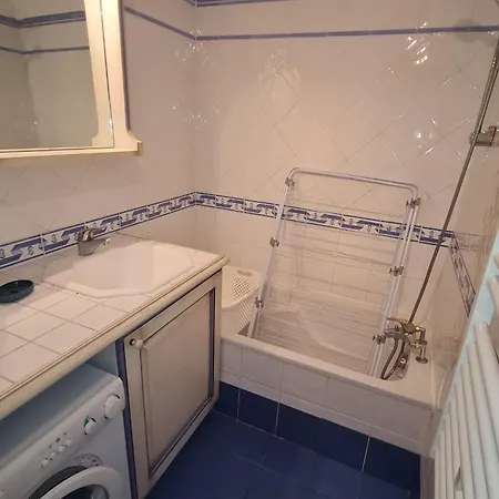 شقة T3 Climatise En Rez-de-jardin, Piscine, Et Centre-ville A Pied - 6 Pers, Ste Maxime - Fr-1-780-42 *